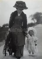 Nick Yapp: 150 Years of Photo Journalism Volume I. II. Könemann, 2001. 480+ 440 p. Kiadói egészvászo...