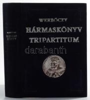 Werbőczy István: Tripartitum. A dicsőséges Magyar Királyság szokásjogának hármaskönyve. Bónis György bevezető tanulmányával. Bp., 1990, Téka, XL+2+560+2 p. Latin-magyar kétnyelvű kiadás. Megjelent 3000 példányban, ebből 500 számozott, de ez számozatlan példány. Kiadói bársonykötésű díszkiadás, foltos kiadói kartontokban.