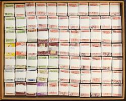 77 db Antik bútorok, Kastélyok stb bündli papírtálcán