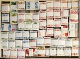 Kb 120 db modern magyar bündli lapos dobozban, közte sok Antik bútorok