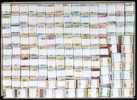 Kb 120 db modern magyar bündli papírtálcán, közte sok Antik bútorok, Virág