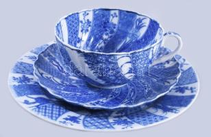 cca 1900 Kínai export porcelán egyszemélyes reggeliző szett, csésze alátéttel és desszertes tányér.Jelzés nélkül, hibátlan, d: 18 cm