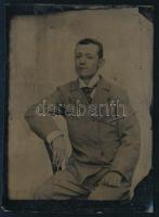 cca 1900-1910 Férfiportré, ferrotípia, 9x6,5 cm