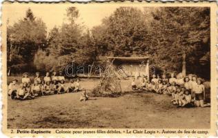Petite-Espinette, Colonie pour jeunes filles débiles, "Le Clair Logis", Autour du feu de camp / camp for girls with intellectual disabilites, campfire