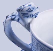 Állatfej díszítéssel jelzett kínai csésze alátéttel, hibátlan, d: 11 cm