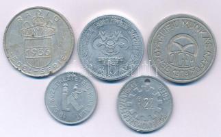 1960-1980. 5db-os Al bárca-tétel, közte: "19. sz. Közétkeztetési Vállalat / Evőeszköz Érme" Al bárca (28mm) + 1979. "Gépgyári Ifjú Munkás Napok / 1 Gin Rint" kétoldalas Al élelmiszerbárca (37mm) + DN "1 Vennék / Veszprémi Egyetemi Játékpénz" Al zseton (35mm) + Ausztria 1939. "Radio HornyPhon - 1939 - Prinz 39 / Hornyphon Prinz 39" Al zseton (40mm) T:XF-F