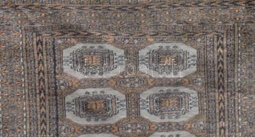 Pakisztáni kézzel csomózott gyapjúszőnyeg, címkével, kopással, 160x100 cm