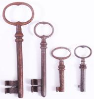 9 darab antik kulcs a 18-19. századból, h: 21,5 cm alatt