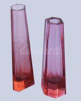 2 darab antik csehszlovák lilaüveg váza, egyik márkázott, m: 15-16 cm