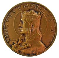 1930. "Sanctus Emericus (Szent Imre)" bronz jelvény, hátoldalán "Ludvig Bp. Thék u. 44." gyártói jelzéssel. Szign.: Zsákodi Csiszér János (1883-1953) (30mm) T:AU patina