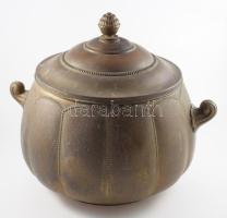 cca 1930 Nagyméretű réz fedeles edény, kis sérüléssel, 38x32 cm