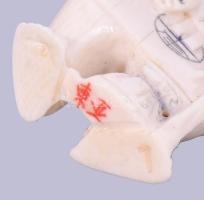 Japán faragott csont netsuke, h: 5 cm
