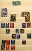 Vegyes külföldi bélyegek 3 db közepes berakóban, benne sok román és olasz bélyeg, jó motívumok (Gomb...