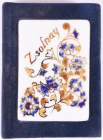 Hárs, Éva: Zsolnay. Ceramics Factory Pécs. Translated by Éva Moskovszky. Bp., 1998, Helikon. Angol nyelven. Kiadói kék bársony-kötés, Zsolnay porcelán plakettel, jó állapotban.