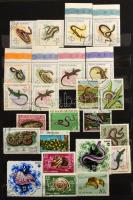Magyar és külföldi motívum bélyegek 2 db A4 berakóban, sok állat motívummal