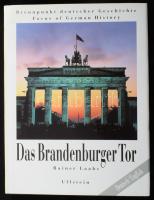 Rainer Laabs: Das Brandenburger Tor. Brennpunkt deutscher Geschichte. / Focus of German History. Berlin, 1990, Ullstein. Gazdag képanyaggal illusztrálva. Német és angol nyelven. Kiadói egészvászon-kötés, kiadói papír védőborítóban.