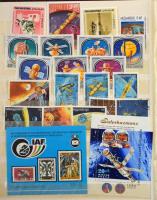 Űrkutatás, űrrepülés, repülés motívum 315 db klf bélyeg, sorok + 26 db blokk és kisív, 10 lapos köze...