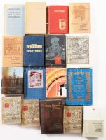 Vegyes nyomdászattal, tipográfiával, és könyvnyomtatással kapcsolatos minikönyvtétel, 17 db. Közte könyvnyomtatás Magyarországon 1-3, Veres László: A miskolci nyomdászat kezdetei 1., Nagy Zoltán: A magyar betűöntés a 19., és 20. században, Mauthner, József: The father of printing in Hungary. ...stb.