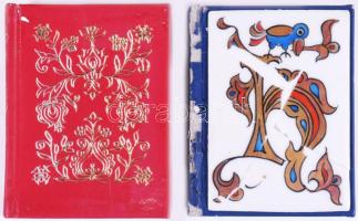 Dr. Sikota Győző: Hollóházi porcelán. Miskolc, 1979, Miniatűrkönyv Gyűjtők Klubja - Hollóházi Porcelángyár. Színes fotókkal. Számozott (381./1900) példány, és számozott (381./1000) magyar nyelvű kiadások. Kereskedelmi forgalomba nem került. Kiadói nyl-kötés és kiadói nyl-kötés, herendi porcelán plakettel, de kopott borítókkal, sérült, törött plakettel.