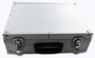 Hatalmas minikönyv gyűjtemény, fém bőröndben, bőrönd: 39x30x12,5 cm