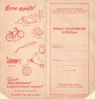 [Aprónyomtatvány] Iskolai takarékbélyeg gyűjtőlap. (1955 körül). [Budapest, 1955 körül]. Pedagógusok és Tanulók Takarékpénztára - Vörös Csillag Nyomda. Egyetlen lap, hajtogatva. Az Országos Takarékpénztár 1953 utolsó napjaiban hozta létre új fiókszervezetét, a Pedagógusok és Tanulók Takarékpénztárát. A tanulói megtakarításokat különféle grafikájú takarékbélyegekre lehetett beváltani, kortárs visszaemlékezések szerint a takarékbélyeg-gyűjtés egyfajta versennyé vált. A takarékbélyegek felragasztására szolgáló gyűjtőívek nyomása már 1954-ben megkezdődött, és zavartalanul folytatódott egészen az 1980-as évek végéig. A korai éveiből származó gyűjtőívünk grafikákban szegény: mindössze a hátoldalra korlátozódnak a rajzok, melyeken a gyermeki takarékoskodás korabeli céltárgyai szerepelnek: könyv (heti 50 fillér takarékoskodással vehető célba), pöttyös labda (heti 1forint), sakk (heti 1 forint), töltőtoll (heti 2 forint), kézilabda (heti 3 forint), sátor (heti 5 forint), kerékpár (heti 20 forint). Gyűjtőívünk sarkain apró pótlás. Jó állapotú lap.