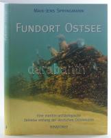 Maik-Jens Springmann: Fundort Ostsee. Eine maritim-archäologische Zeitreise entlang der deutschen Ostseeküste. Rostock, 2000, Hinstorff, 180+[4] p. Német nyelven. Kiadói kartonált papírkötés, kiadói papír védőborítóban.