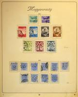 Főleg bélyegzett magyar gyűjtemény az 1858-2000 közötti időszakból 7 db albumban, néhol berakólapoko...