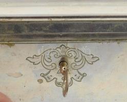 Berndorf alpakka cukordoboz, kulccsal. 13x9x8 cm