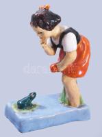 Kislány a békával, Mázas kerámia. Kézzel festett, jelzett, minimális kopással 10 cm