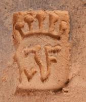 Kislány a békával, Mázas kerámia. Kézzel festett, jelzett, minimális kopással 10 cm