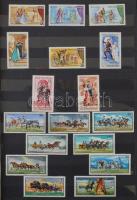 Magyar sorok és önálló értékek a 70-es évekből nagyalakú 12 vastag fekete lapos, 9 sorok berakóban, sötétkék borítóval