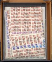 Sok ezer szovjet forgalmi bélyeg ívszél nélküli ívekben és ívdarabokban, műanyag tálcán