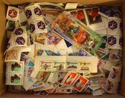 1950-2002 Nagy karton doboznyi bélyeg (min. 6.000 db) alul pecsételtek, felül postatiszta sorok, ívszélesek stb.