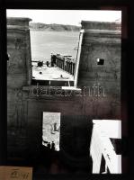 cca 1900 Egyiptom, Philai, Ízisz temploma, az I. pülón, üvegpozitív, 12x9 cm