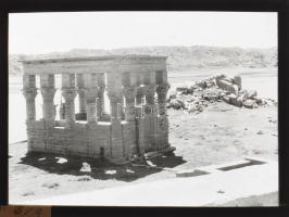 cca 1900 Egyiptom, Philai, a Traianus kioszk, üvegpozitív, 9x12 cm