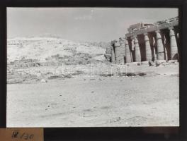 cca 1900 Egyiptom, Théba, II. Ramszesz fáraó halotti temploma (Ramesszeum), üvegpozitív, 9x12 cm