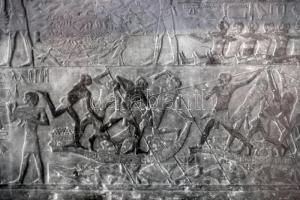 cca 1900 Egyiptom, Szakkara, Ti masztabájának részlete, üvegpozitív, 9x12 cm