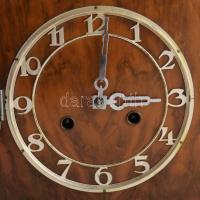 Asztali óra. Felesütős ingajáratos szerkezet, működik fa házban, kulccsal. 40x25 cm