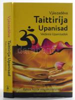 Vjászadéva: Taittiríja Upanisad. Védánta Upanisadok. Bakos Attila magyarázataival. Ford.: Bakos Attila, Gál Anikó, Vadas Norbert. Bp., 2023, Danvantara. Kiadói kartonált papírkötés.