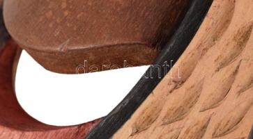 Maja stílusú faragott és festett falidísz, h: 72 cm