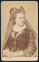 cca 1870 Klara Ziegler (1844-1909) német színésznő, keményhátú fotó Emilie Bieber hamburgi műterméből, 10,5×6,5 cm