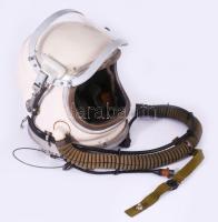 MIG-21 / 23 vadászgép atmoszférikus pilóta ruha és sisak, valamint szovjet vadászpilóta tányérsapka....