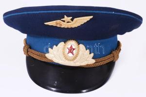 MIG-21 / 23 vadászgép atmoszférikus pilóta ruha és sisak, valamint szovjet vadászpilóta tányérsapka....