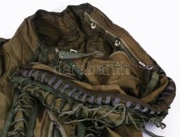 MIG-21 / 23 vadászgép atmoszférikus pilóta ruha és sisak, valamint szovjet vadászpilóta tányérsapka....