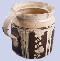 Kiöntő. Mázas cserép XIX. sz. kézzel festett, sérült kaparásos technikával készült 13 cm