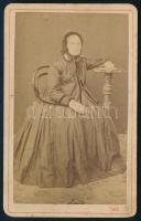 cca 1866 Idős hölgy portréja, keményhátú fotó Deák László kalocsai műterméből, 10,5×6,5 cm