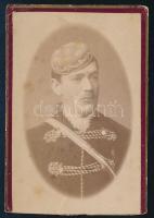 cca 1880 Férfiportré, keményhátú fotó sérüléssel, vágott karton, 9,5×6,5 cm