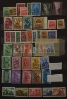 1925-1982 Magyar sorok, darabok, blokkok másodpéldányokkal 4 db A/4 berakóban, dobozban