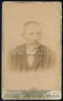 cca 1895 Férfiportré, keményhátú fotó Haberfeld szabadkai műterméből, Baumgartner felülbélyegzéssel, foltos, 10,5×6,5 cm