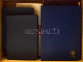 4 db közepes berakó, közte Schaubek + 1 db szovjet A4 berakó 14 fehér lappal